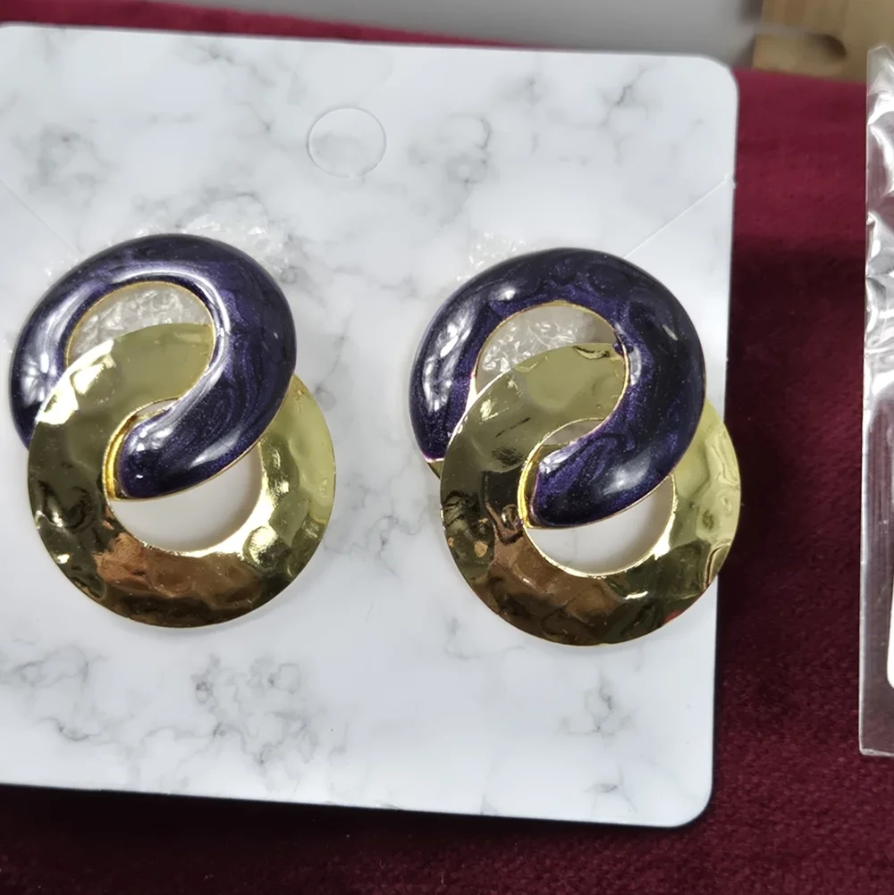 Elegant Purple and Gold Interlinked Earrings Stud Earrings - Picture 13 of 14